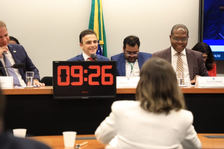 Comissão presidida por Aliel recebe ministro Silvio de Almeida