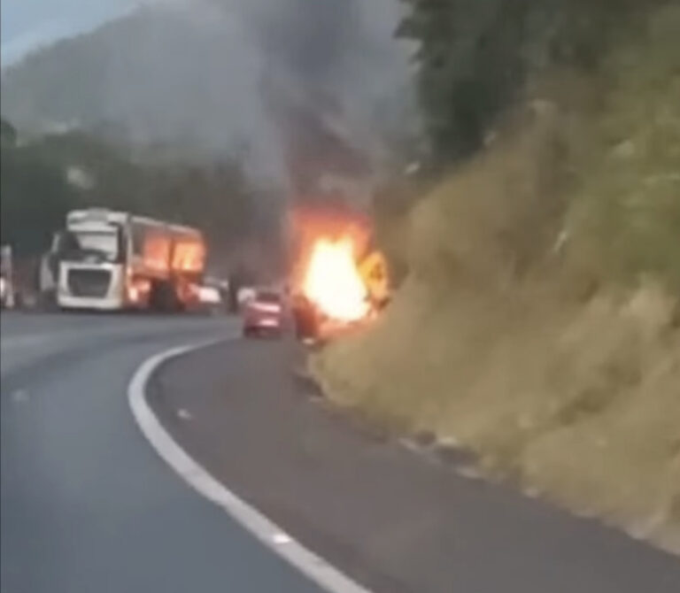 Acidente envolvendo múltiplos veículos interdita totalmente a BR 277 em Prudentópolis/PR