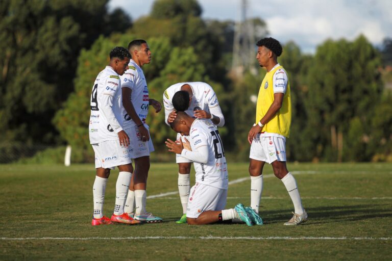Operário sub-20 goleia o Batel