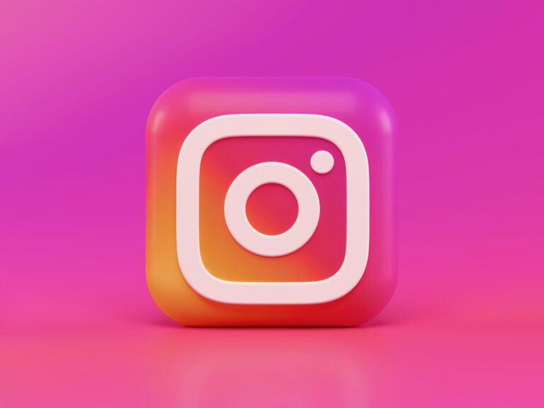 Moçada tua internet não tá lenta, o Instagram caiu