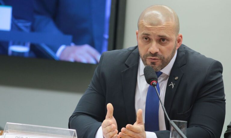 Decisão de Moraes obriga cumprimento da sentença contra Daniel Silveira
