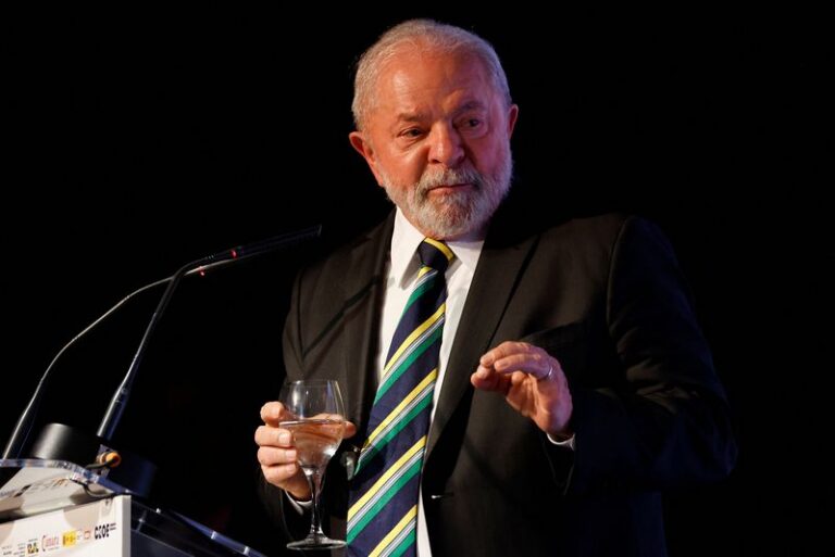 Presidente Lula critica preços absurdos de carros no Brasil: “Como um carro popular pode custar 90 mil reais?”