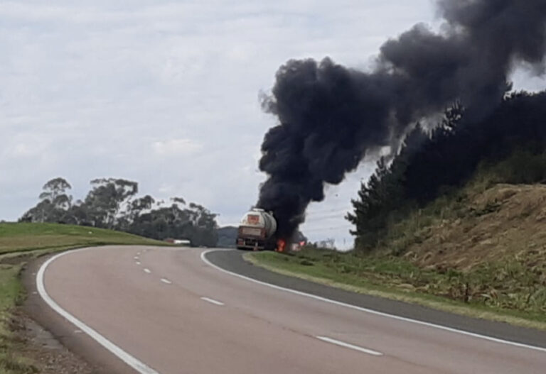 URGENTE: Incêndio em caminhão de combustível interdita totalmente a BR 277 km 135 em direção a Curitiba