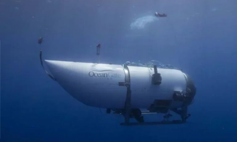 Guarda Costeira encontra destroços próximos aos restos do Titanic durante busca pelo submarino Titan