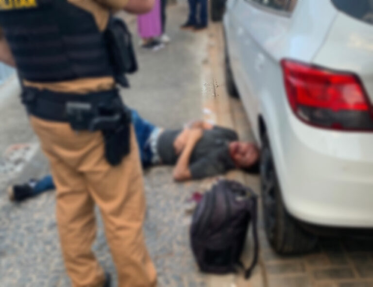 Homem é espancado após ameaçar pessoas com faca próximo à Estação Saudade!
