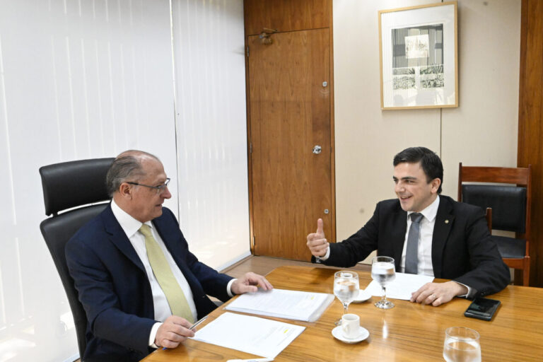 Geraldo Alckmin recebe deputado Aliel no Palácio do Planalto