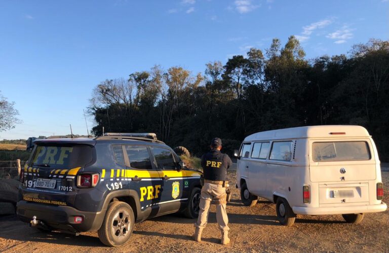 Veículo roubado é encontrado com placas trocadas durante fiscalização da PRF em Imbaú
