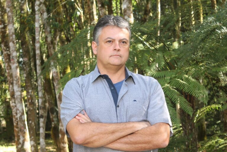 Professor da UFPR lança livro sobre Democracia e Opinião Pública!