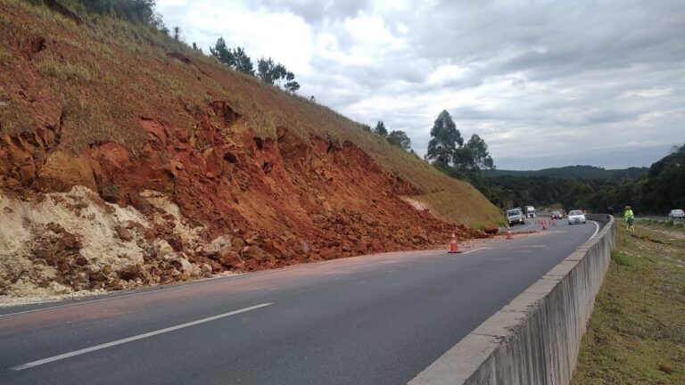 Urgente: Pista com risco de desmoronamento na BR 376 Km 405 em Tibagi
