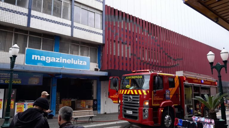 Urgente: Incêndio no Centro de Ponta Grossa, Corpo de Bombeiros é mobilizado