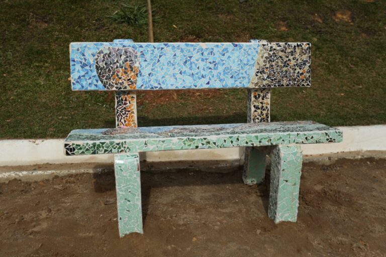 Lago de Olarias recebe bancos personalizados por artista plástica ponta-grossense!