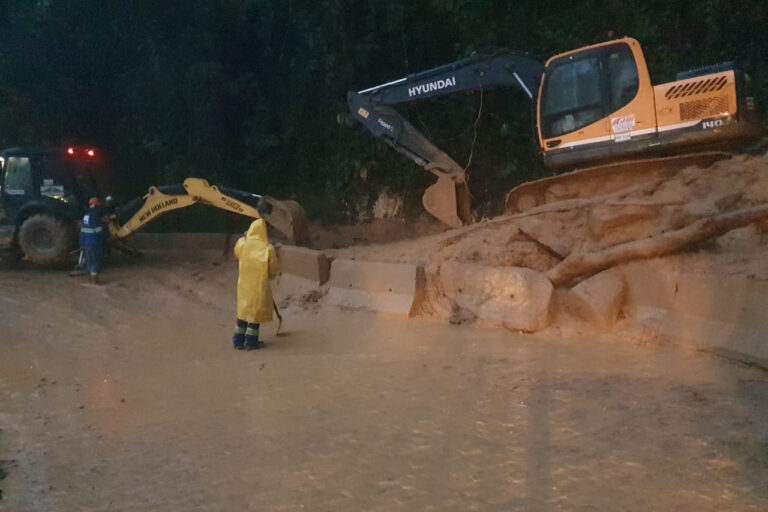 Deslizamento de terra na Estrada da Graciosa interrompe  tráfego