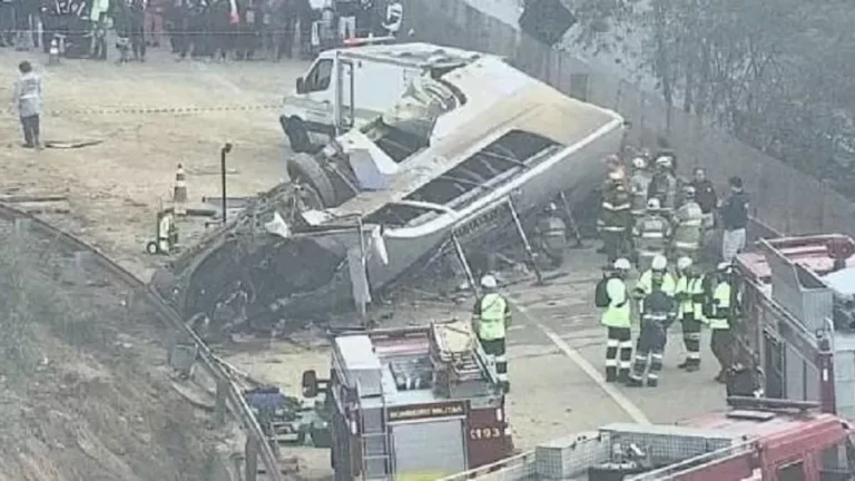 Tragédia em MG: Ônibus com torcedores do Corinthians capota, deixando 7 mortos!