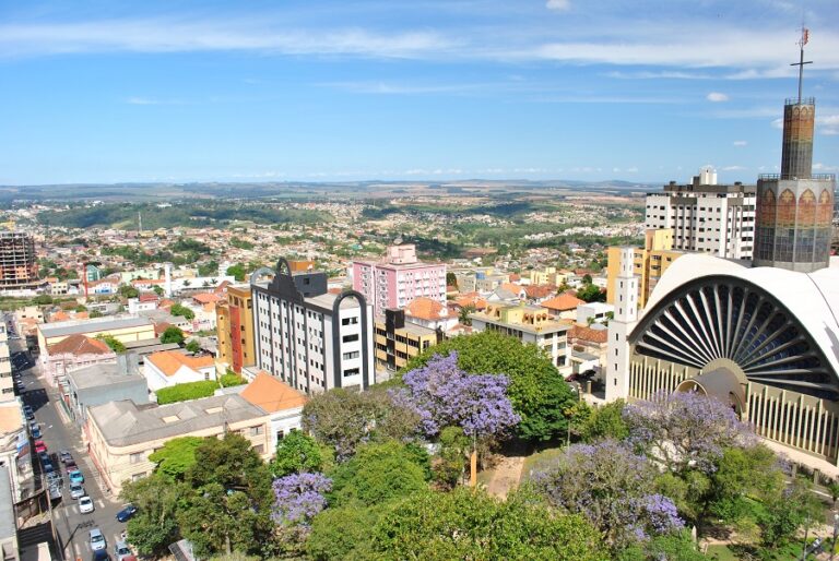 Ponta Grossa celebra crescimento no emprego com saldo positivo em Agosto