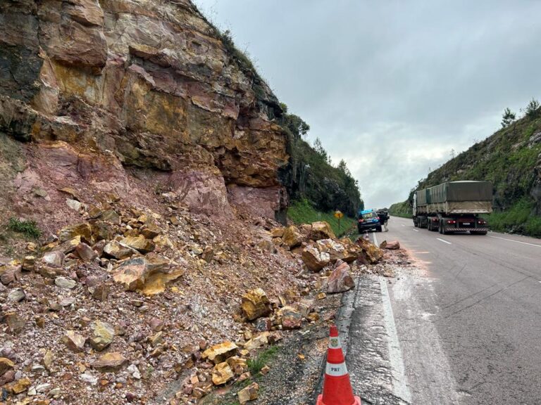 Alerta na BR-277: Chuvas intensas causam queda de pedras e riscos no sentido Curitiba