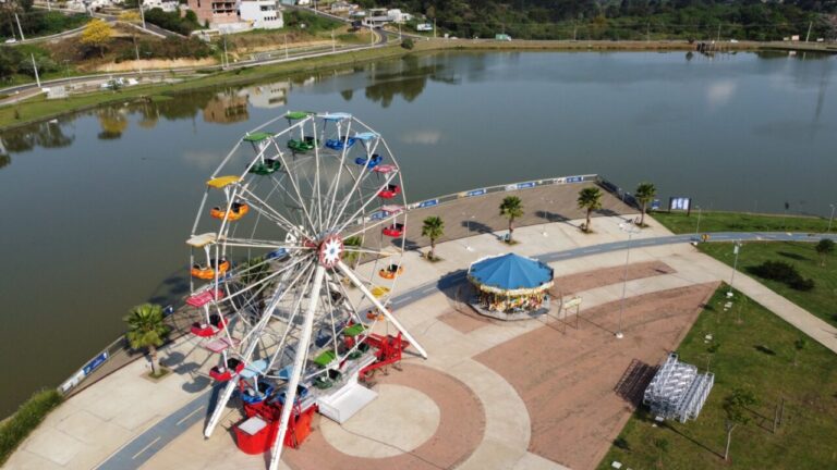 Roda-gigante e carrossel veneziano irão continuar em Ponta Grossa até 2024