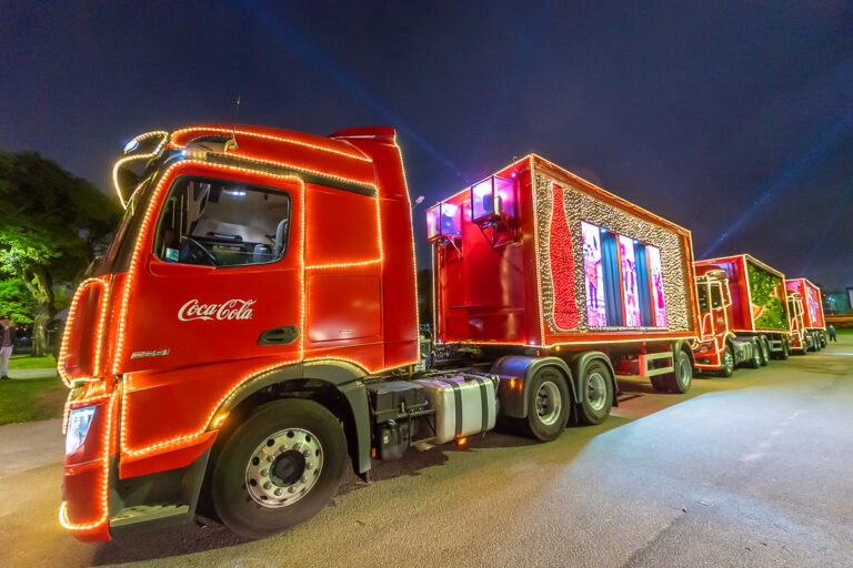 Bora ver as ‘luzinhas’? Caravana de Natal da Coca-Cola acontece nessa sexta (22)