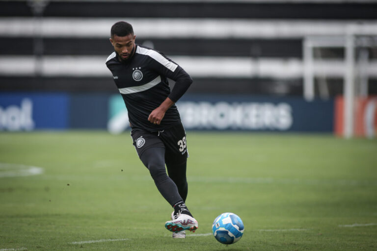 Operário leva goleada de 4 a 0 pelo Coritiba