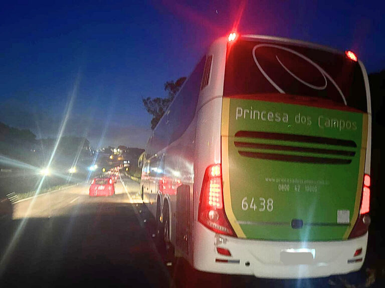 PRF realiza prisão de passageiro por importunação sexual em ônibus