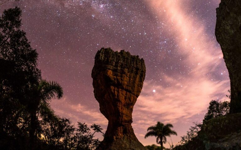 Parque Estadual de Vila Velha inicia temporada de Caminhada Noturna