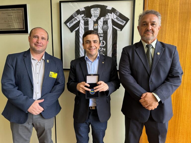 Aliel recebe homenagem do sindicato da PRF-PR