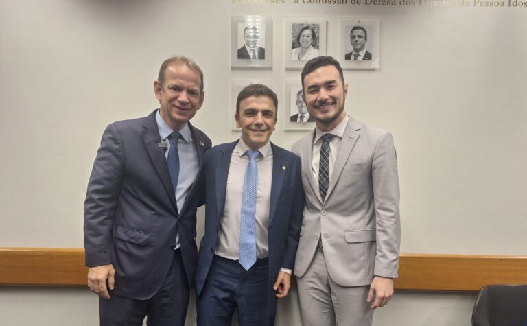 Aliel é homenageado com placa em Comissão na Câmara Federal