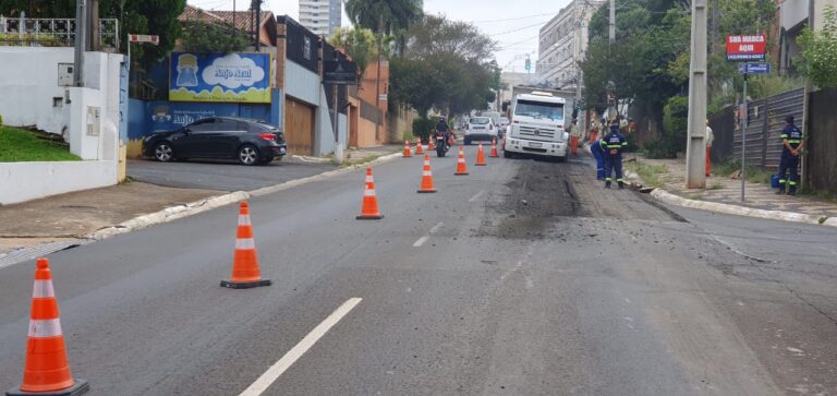 Rua Dr. Paula Xavier recebe obras de recuperação de pavimento