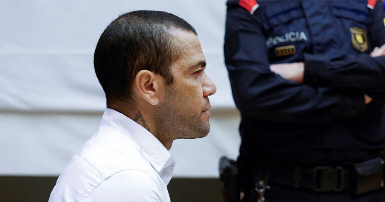 Daniel Alves deve sair da cadeia nesta segunda (25) após pagar fiança de R$ 5,5 milhões