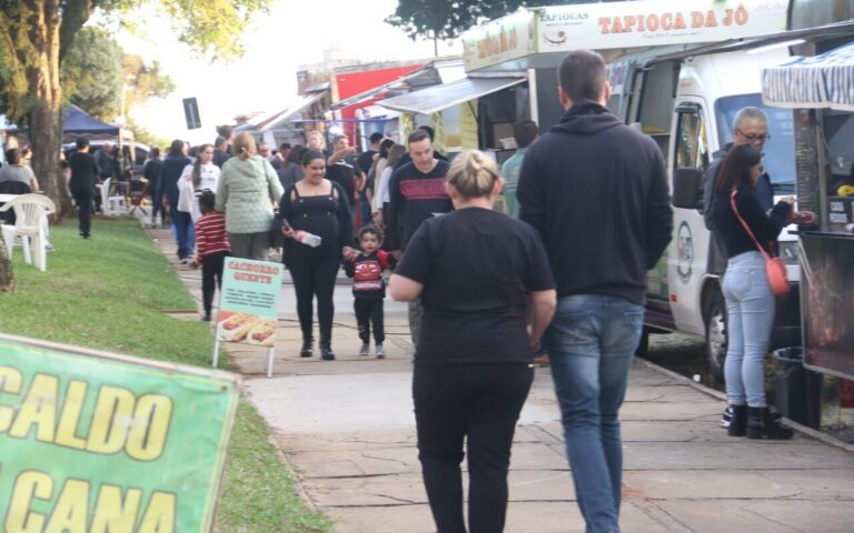 Feira Gastronômica terá show ao vivo hoje na Praça Santo Antônio