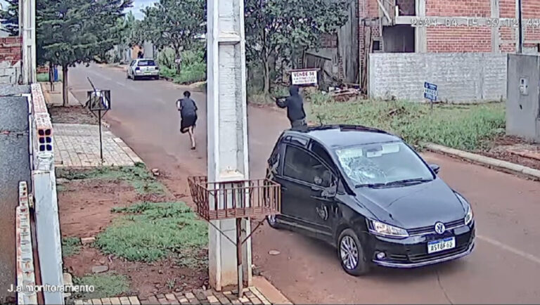 Rapaz sobrevive a atentado após ser atropelado e receber disparos