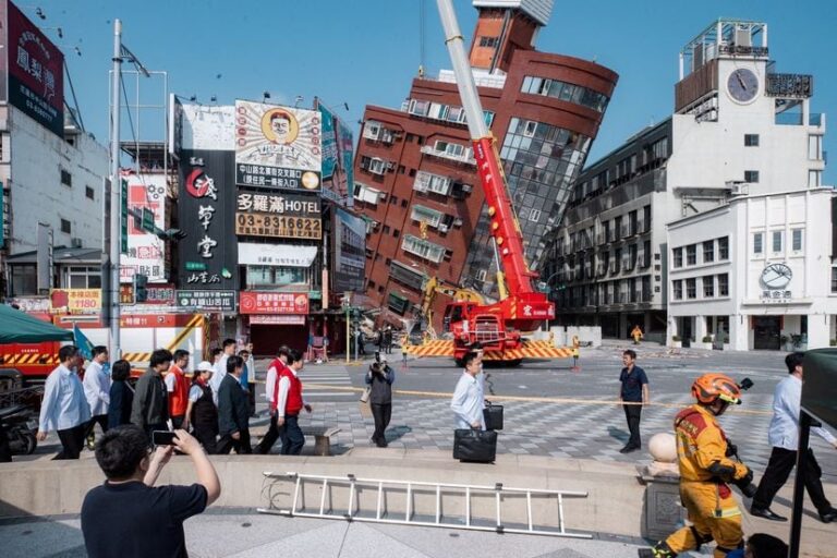 Terremoto em Taiwan de magnitude 7,5 deixa 800 pessoas feridas