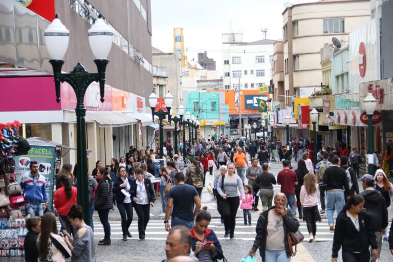 Confira o que abre e fecha no feriado do Dia do Trabalhador