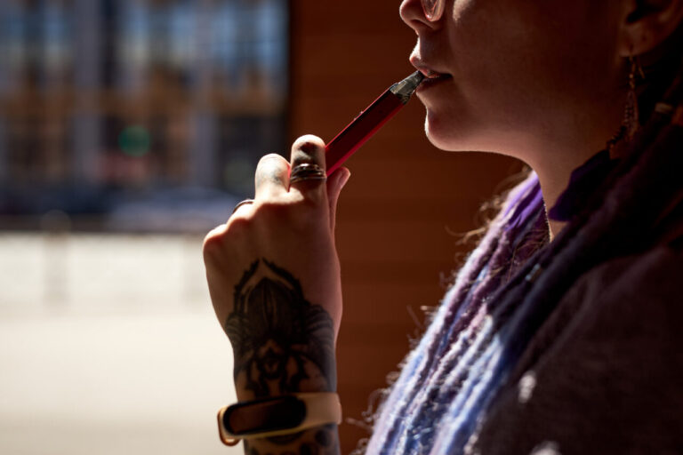Anvisa publica resolução que proíbe cigarro eletrônico no Brasil
