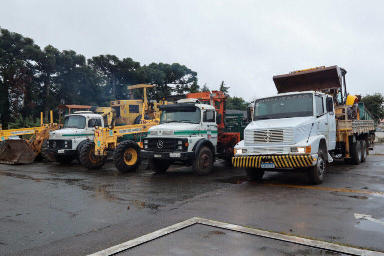 Paraná envia maquinário para desobstruir rodovias do RS