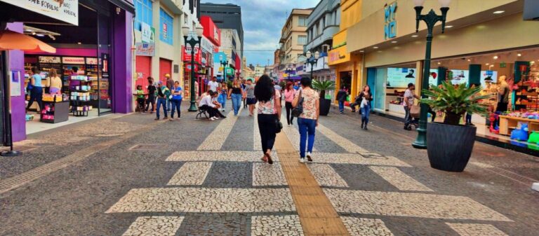 Comércio de rua em PG fecha no feriado de Corpus Christi