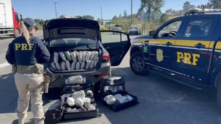 PRF apreende veículo carregado com 122kg de maconha na BR-277 em Balsa Nova