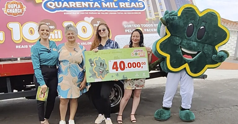 No Dia das Mães, moradora do bairro Neves em Ponta Grossa ganha apartamento e prêmio de 40 mil na Hiper Sorte