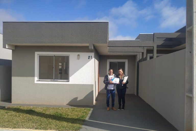 Governo entrega as chaves da casa própria a 28 famílias de Ponta Grossa