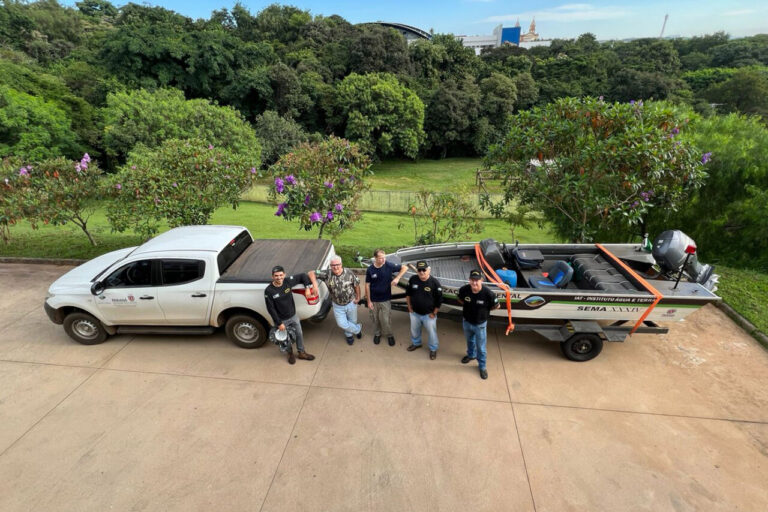 Técnicos do IAT, embarcações e caminhões-pipa: Paraná reforça socorro ao Rio Grande do Sul