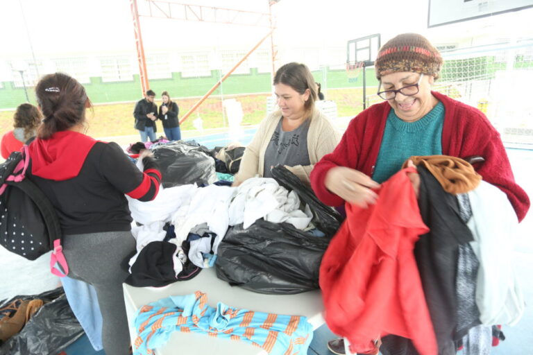 PG Sem Frio arrecada roupas para pessoas em vulnerabilidade social 