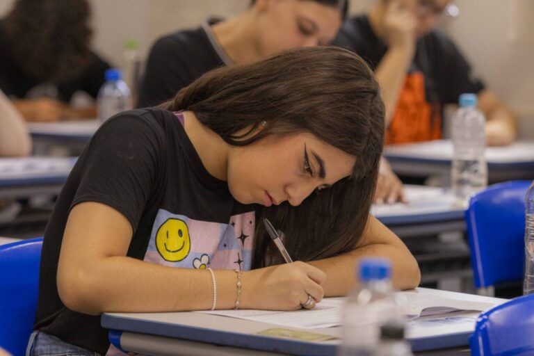 Envio de documentos dos classificados no PSS e Vestibular 2024 encerra hoje (03)