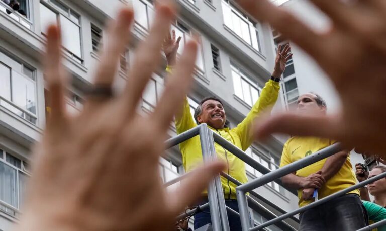 Ato de Bolsonaro reúne mais de 44 mil pessoas na Avenida Paulista