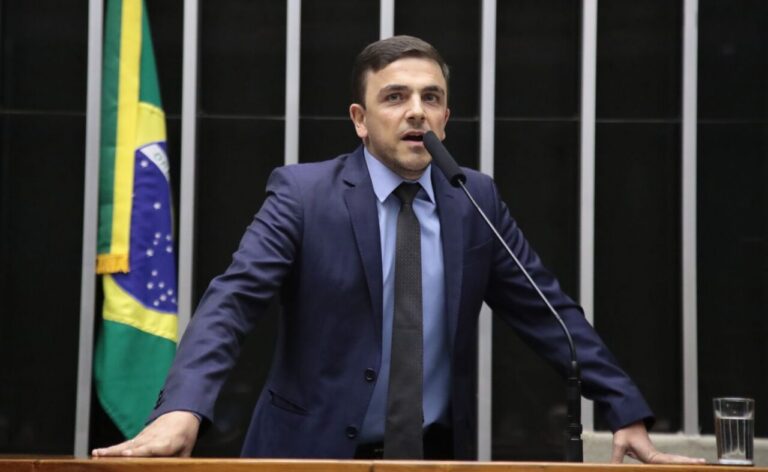 Aliel Machado assume vaga de titular na Comissão Mista de Orçamento