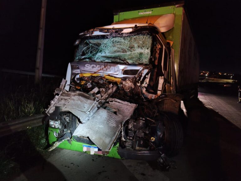 Engavetamento na BR-376 em Ponta Grossa deixa um morto e dois feridos