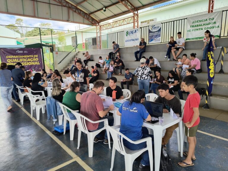 Agência do Trabalhador atende mais de 200 pessoas em ação no bairro de Uvaranas