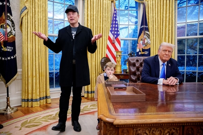 Musk anuncia saída do governo Trump e retorno à Tesla