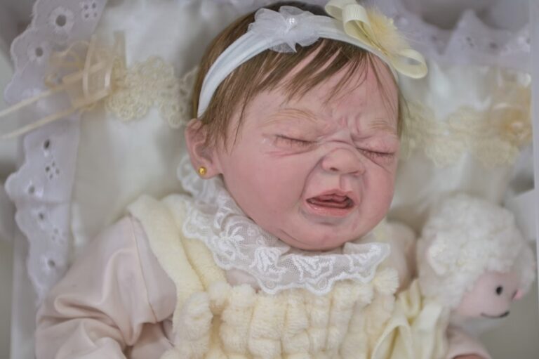 Mulher é demitida após pedir afastamento para cuidar de bebê reborn no Paraná