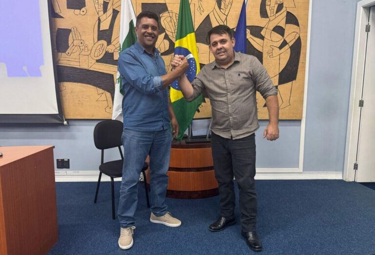 Professor Careca e Fábio Silva comemoram novo restaurante popular de Uvaranas  