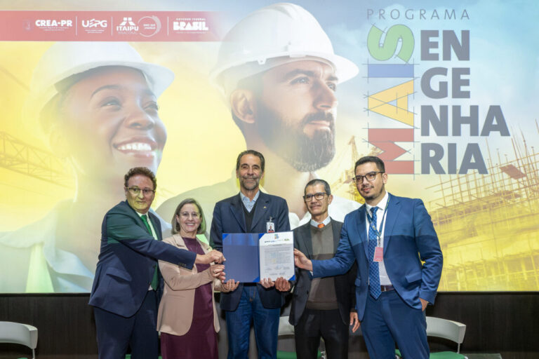 Itaipu e UEPG firmam parceria para capacitar engenheiros que atuarão em municípios do Paraná