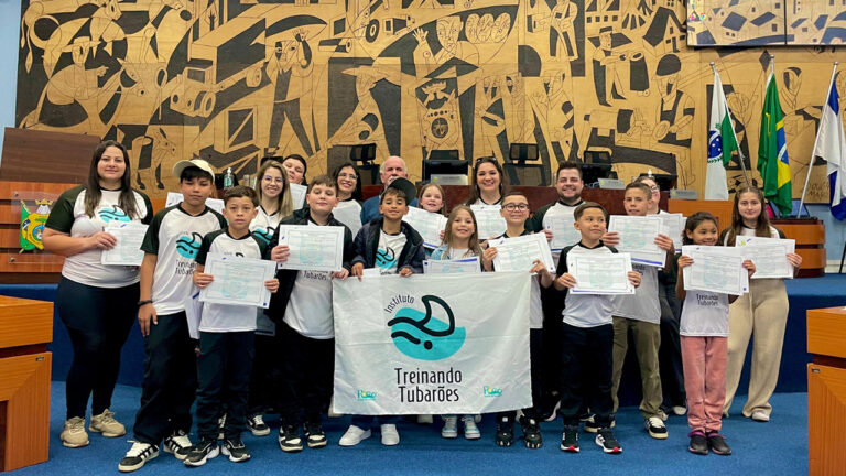 Projeto social “Treinando Tubarões” é homenageado na Câmara de Ponta Grossa